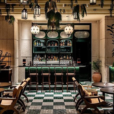 Four Seasons Hotel Доха Екстер'єр фото The Bar at The Standard London