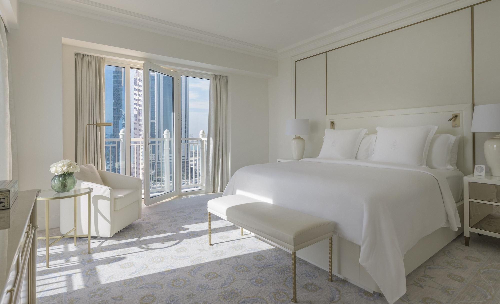 Four Seasons Hotel Доха Екстер'єр фото A bedroom at The Ivy Hotel