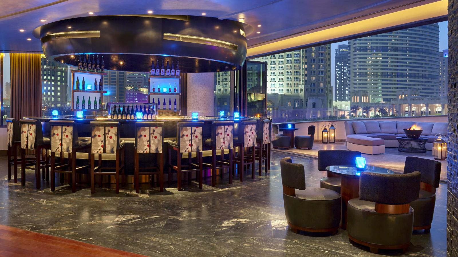 Four Seasons Hotel Доха Екстер'єр фото The bar at the 360° Lounge