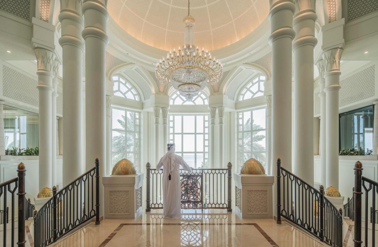 Four Seasons Hotel Доха Екстер'єр фото The hotel's lobby