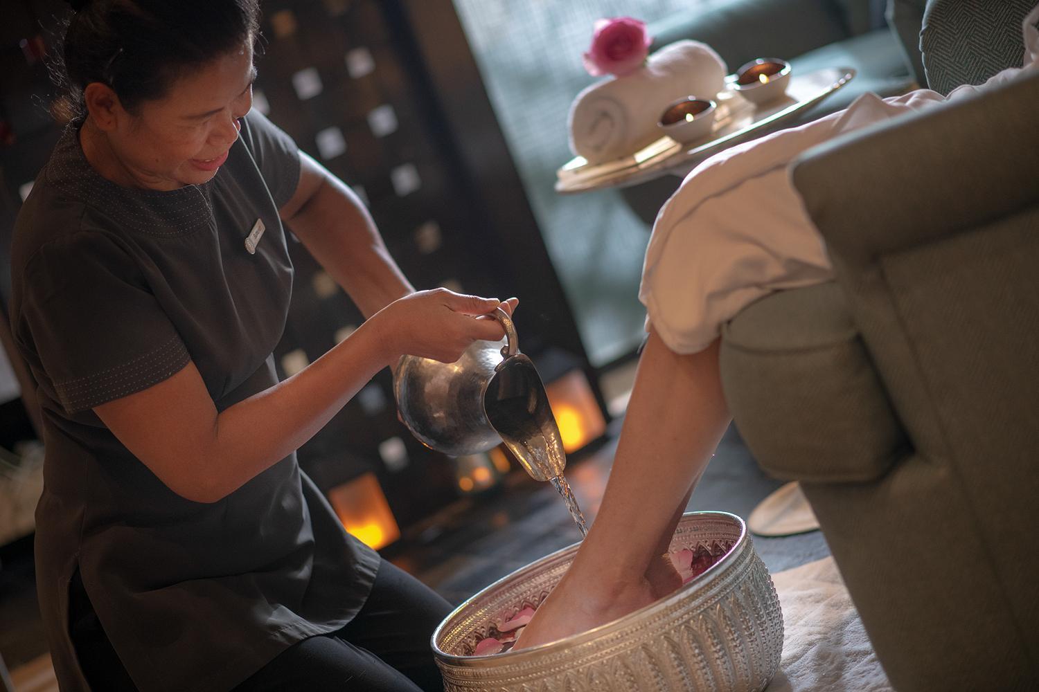 Four Seasons Hotel Доха Екстер'єр фото Thai foot massage